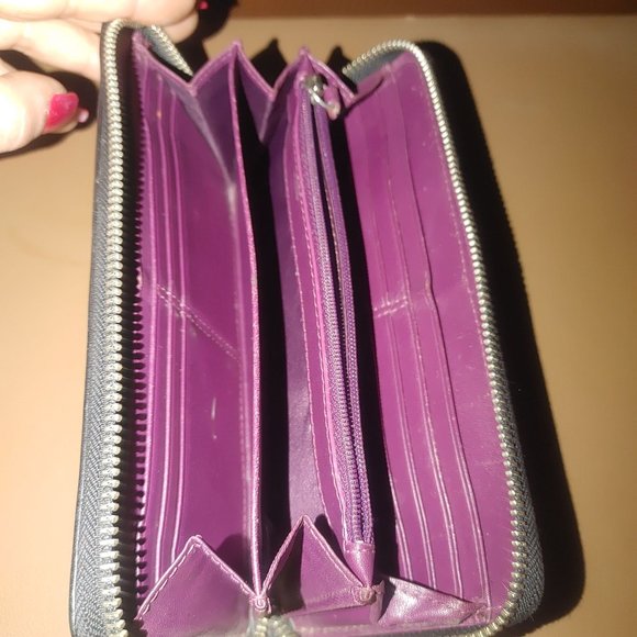 Coach Black Leather Zip Around Wallet Vintage Purple Interior Buckle Details - Picture 7 of 11